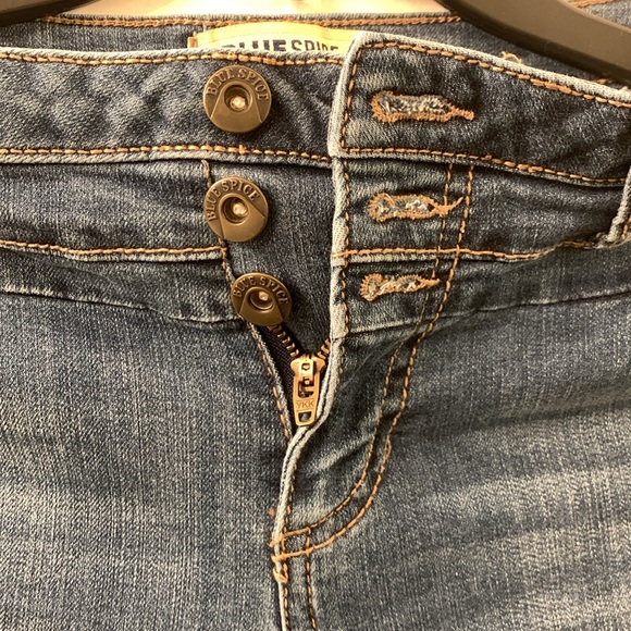 Blue Spice Pre-loved EUC Skinny Jeans 3 front-buttons- Size 5 - Picture 3 of 4